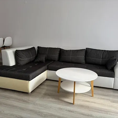 Privilege Apartment, Elenite *